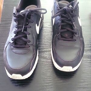 Nike sneakers 👟  sz 11.5